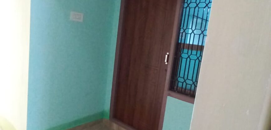 1 BED ROOM HOUSE AVAILABLE FOR RENT IN MAINROAD VALUTHOOR