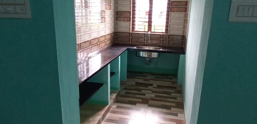 1 BED ROOM HOUSE AVAILABLE FOR RENT IN MAINROAD VALUTHOOR